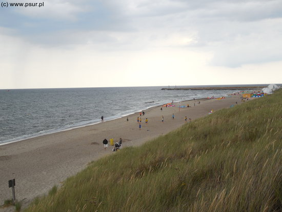 Plaża w Darłówku Zachodnim oraz falochron od portu