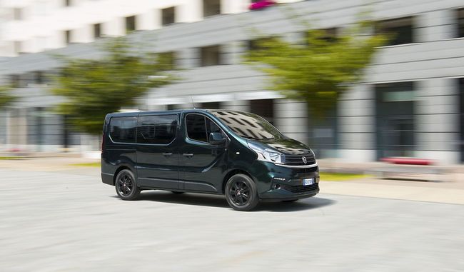 Fiat Talento - bus z zewnątrz w trakcie jazdy