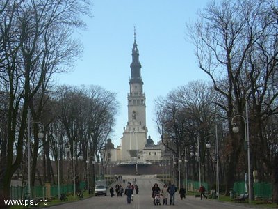 Widok na Jasną Górę od alei NMP