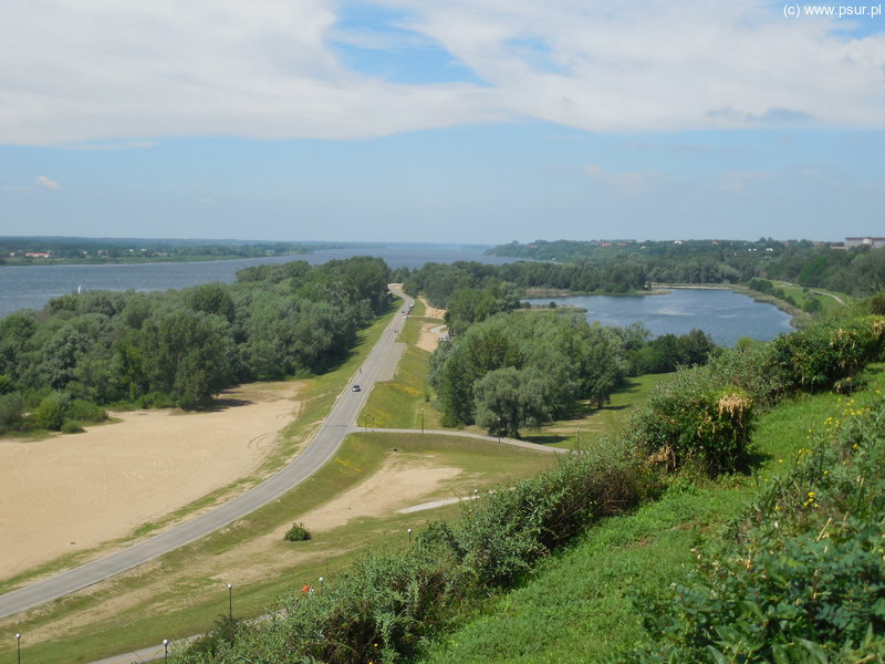 Widok z oddali na Zalew (po prawej stronie), po lewej widoczna Wisła