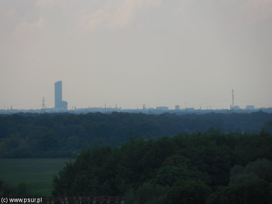 Widok w stronę Wrocławia - widać Sky Tower
