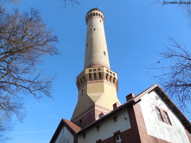 Latarnia morska w Świnoujściu widziana od dołu