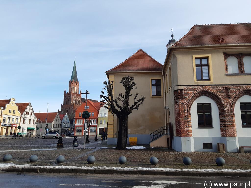 Widok na rynek i kościół