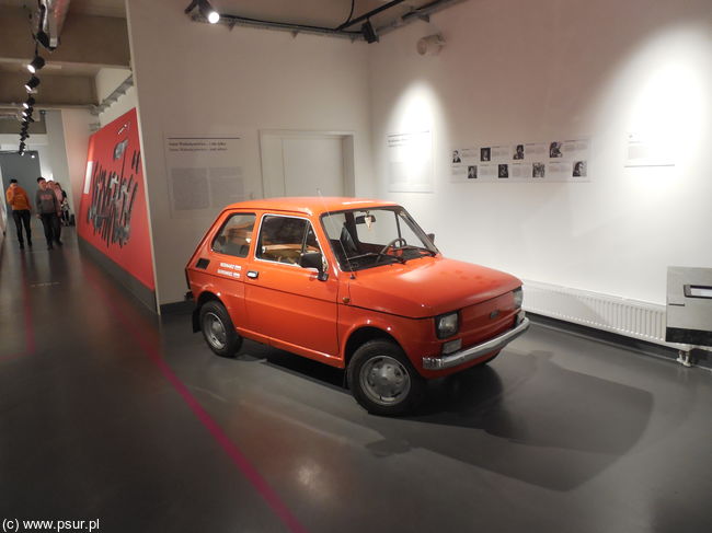 Czerwony Fiat 126p, czyli Maluch na wystawie
